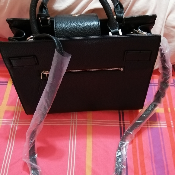 Guess purse - Picture 2 of 4